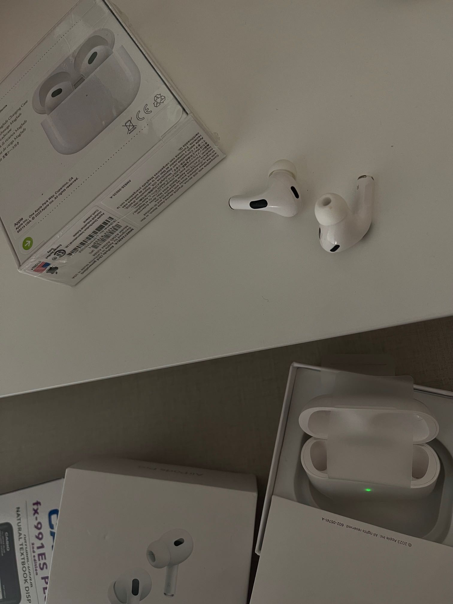  Airpods 2 Pro - importé Canada - cachetés & jamais utilisés à Tunis - Photo 3