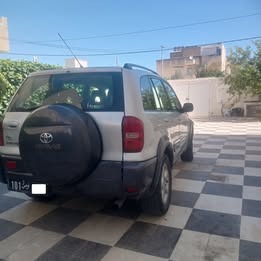 Toyota Rav 4 Essence à Ben Arous - Photo 3