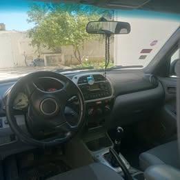 Toyota Rav 4 Essence à Ben Arous - Photo 4