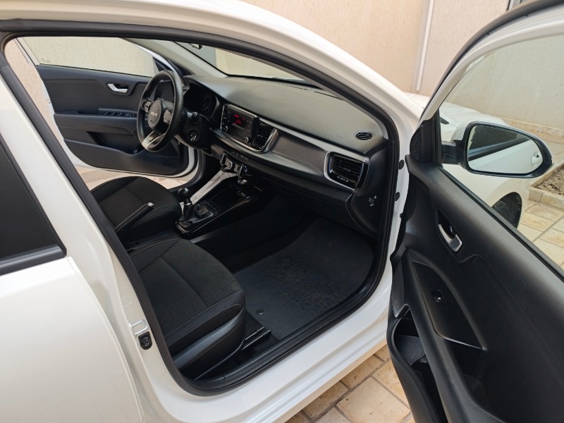 Kia RIO Essence 2022 à Ben Arous - Photo 5