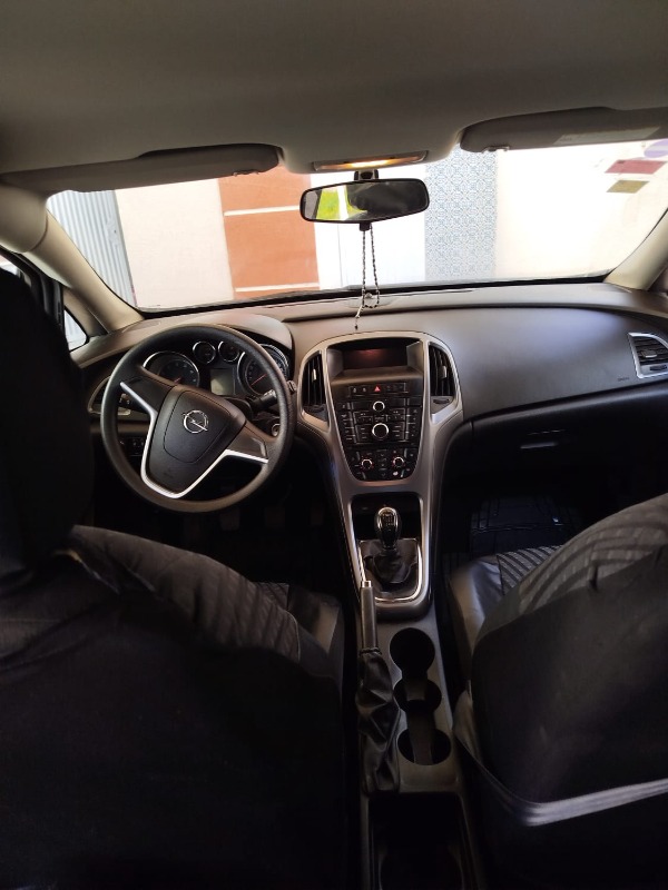 Opel Astra Essence 2016 à Ben Arous - Photo 2