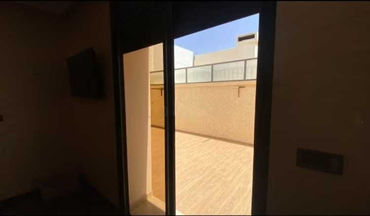 فيلا فاخرة للبيع موقع ممتاز شارع الجيش الملكي