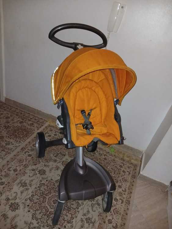 Poussette marque sttoke en bon état