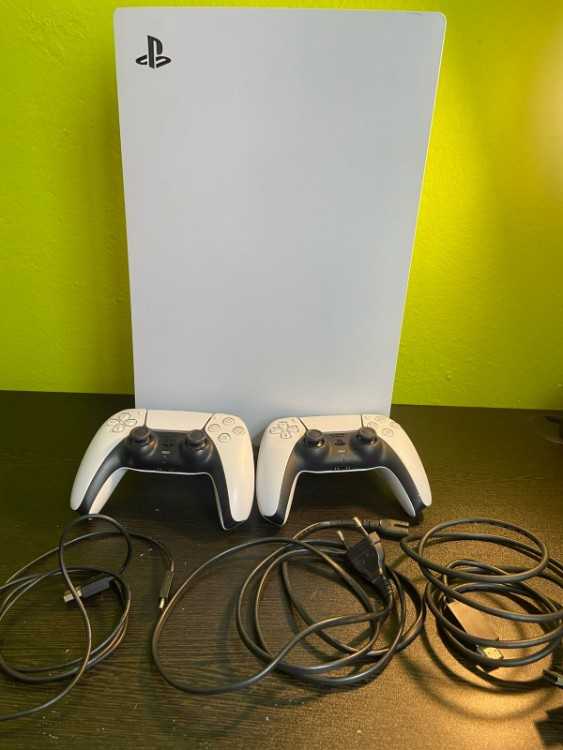Ps5 standard avec 2 manettes
