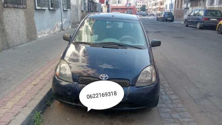 Toyota yaris 2000 essence