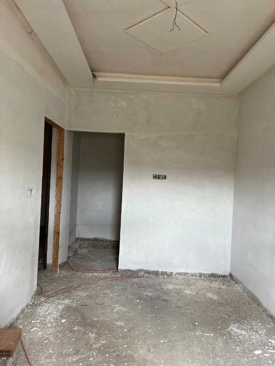 REZ DE CHAUSSE ET MAGASINS