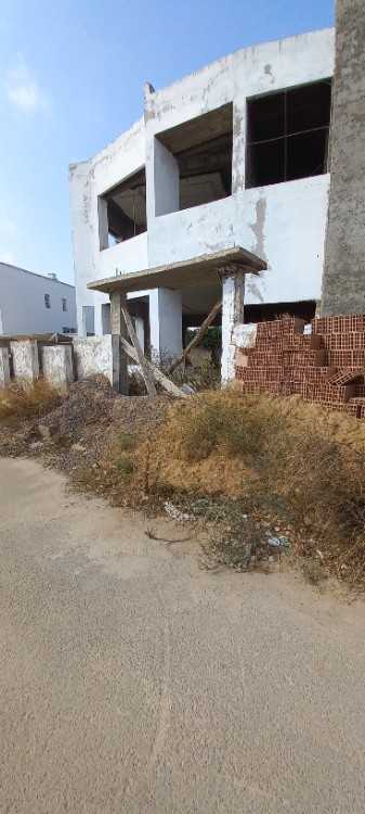 Villa à vendre à bouskoura semi fini 670 m²