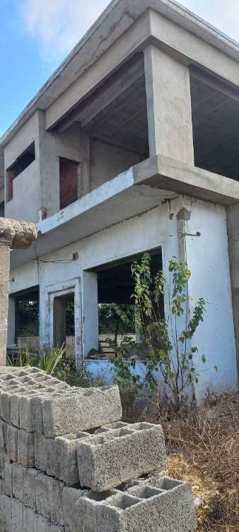 Villa à vendre à bouskoura semi fini 670 m²
