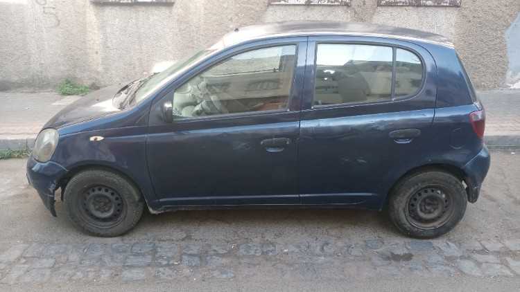 Toyota yaris 2000 essence