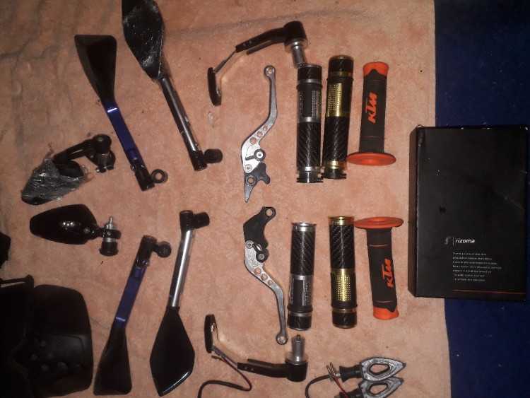 Pieces et accesoires pour motos