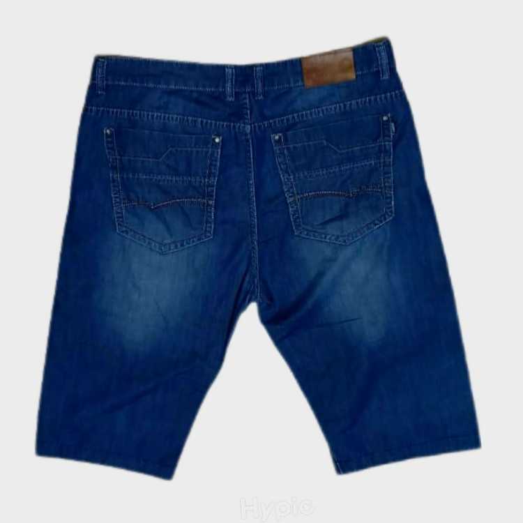 Short en jean original pour homme à vendre.