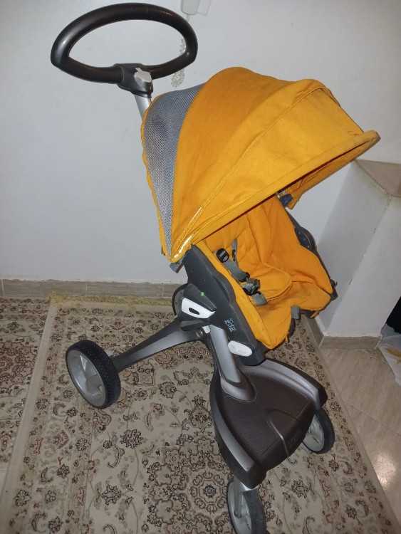 Poussette marque sttoke en bon état