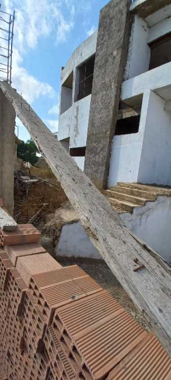 Villa à vendre à bouskoura semi fini 670 m²