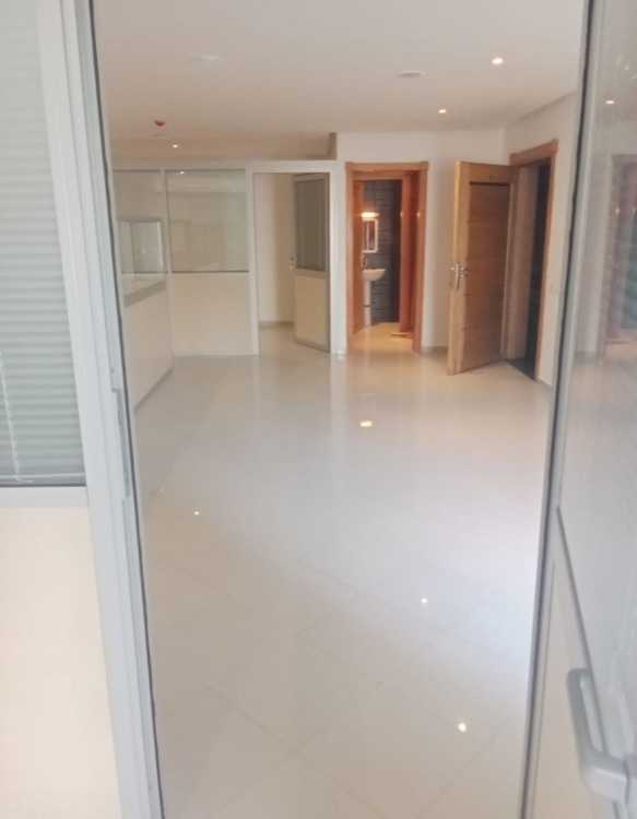 Bureaux de luxe tout neuf à vendre