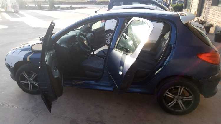 Peugeot206 essence model2001