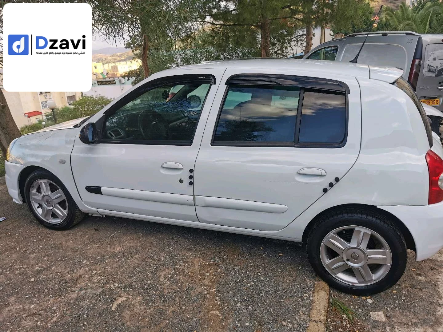 Voitures Renault à 26 MEDEA