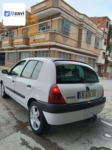 Voitures Renault à 42 TIPAZA