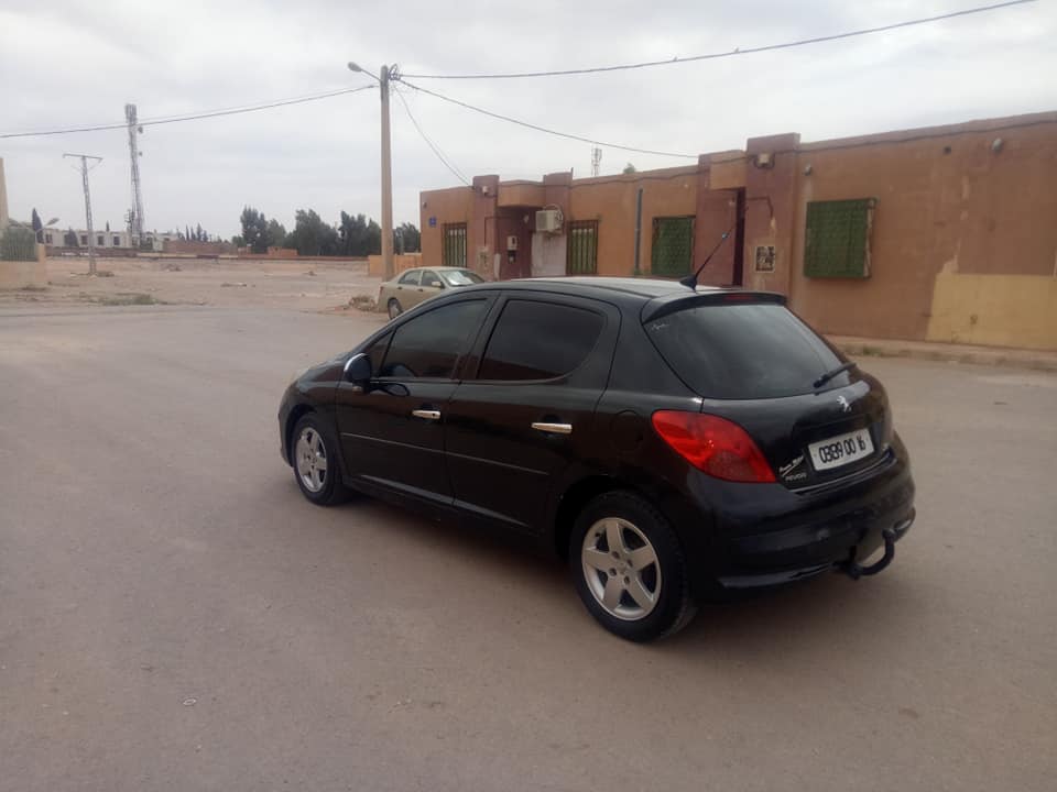 PEUGEOT 207