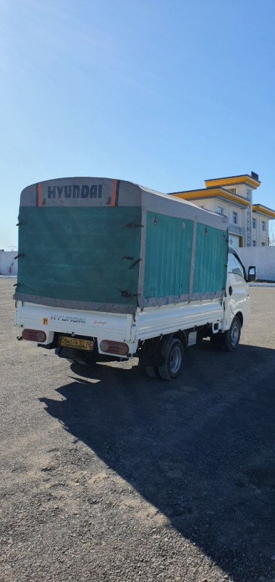 HYUNDAI H100