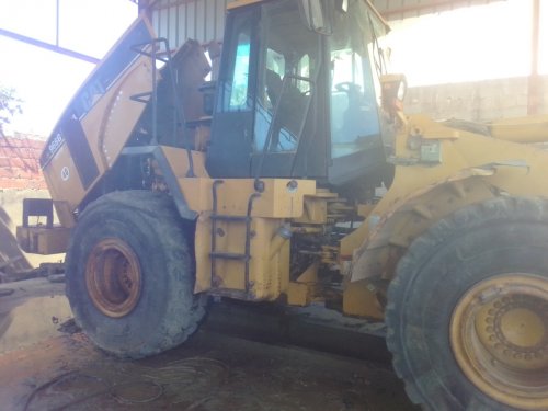 CATERPILLAR CHARGEUR SUR PNEUS