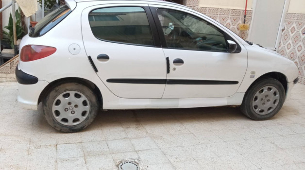PEUGEOT 206